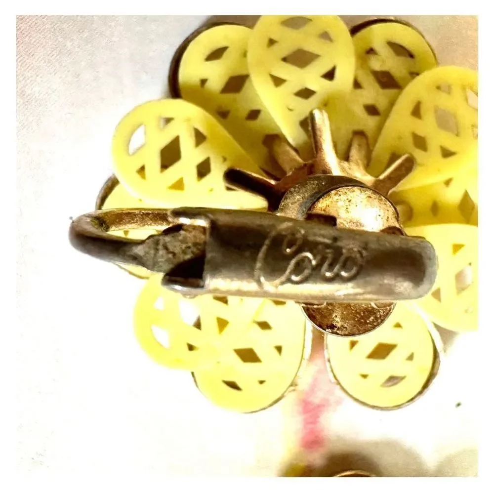 Coro vintage yellow flower rhinestone clip on earrings